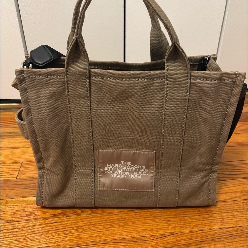 Marc Jacobs Brown Tote Bag with White Lettering - Picture 2 of 3